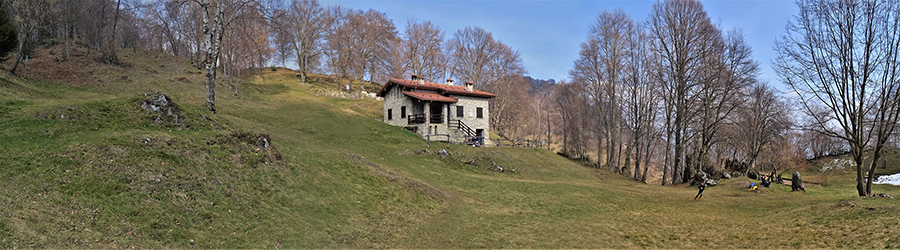 Rifugio Monte Zucco (1150 m) ai 'Foppi' 